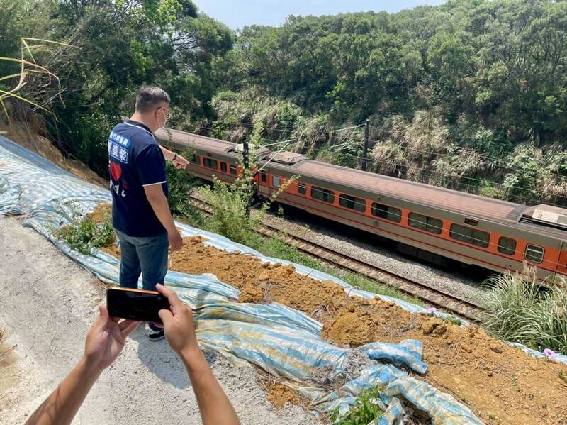 陳凱榮（見圖）表示，如今新的交通部長上任，希望鐵路局能夠改善問題，保障行車安全。（圖取自陳凱榮臉書）