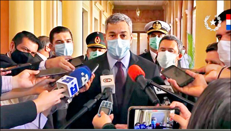 台灣的邦交國巴拉圭成功自印度採購二百萬劑疫苗後，阿布鐸總統在二十日宣布巴國不接受中國用疫苗進行外交勒索。（取自巴國總統府推特）