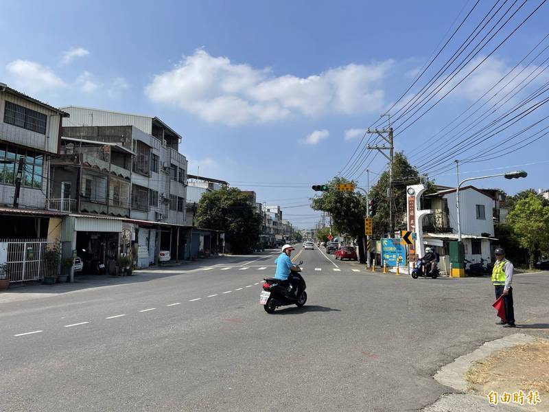 台19甲線石螺潭段原本雙向各單一車道，將拓寬為雙向各2車道。（記者許麗娟攝）