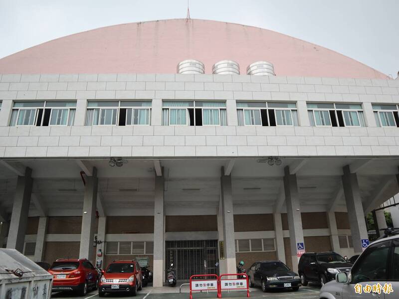 豐原區體育館旁就是台中市柔道館，兩者為同一建築，屬瑞穗國小校地，地上權為教育局。（記者歐素美攝）