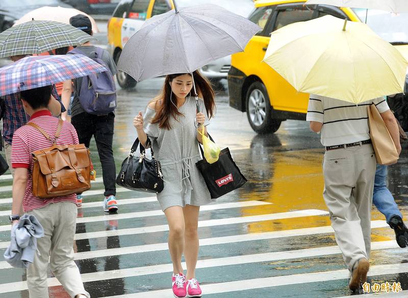 氣象專家彭啟明上午PO文報喜，指5月中旬前有利梅雨鋒面發展的條件正逐步醞釀中，將密切觀察變化。（資料照）