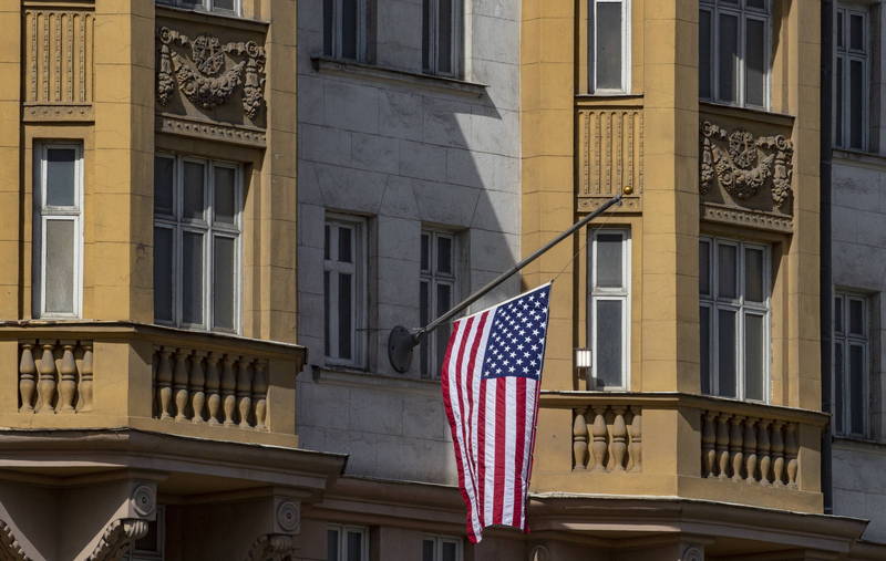 俄羅斯外交部21日將10名駐俄的美國大使館人員列為「不受歡迎人物」，並要求其必須在5月21日午夜前離境，美國今（30）日對此表示，將會限制俄羅斯的領事活動。圖為美國駐俄羅斯大使館。（歐新社）