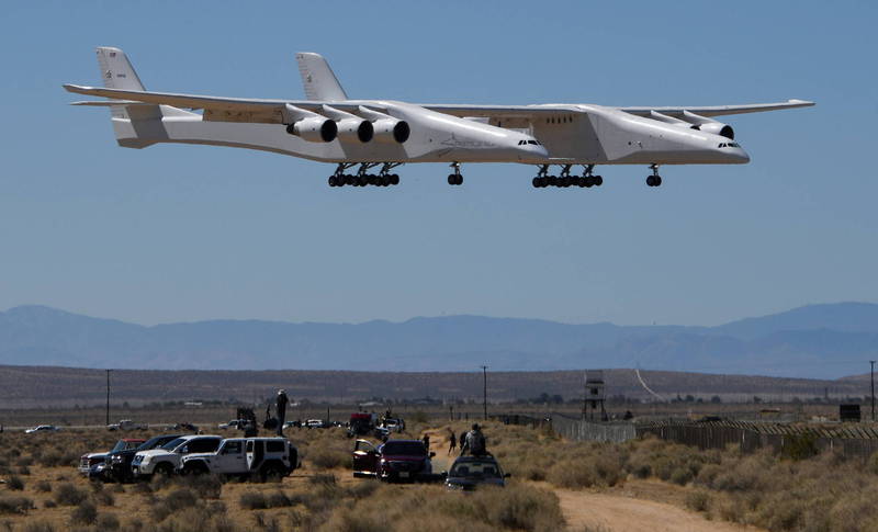 全球现存展翼最大的飞机「Roc」日前顺利完成第二次试飞。（路透）(photo:LTN)
