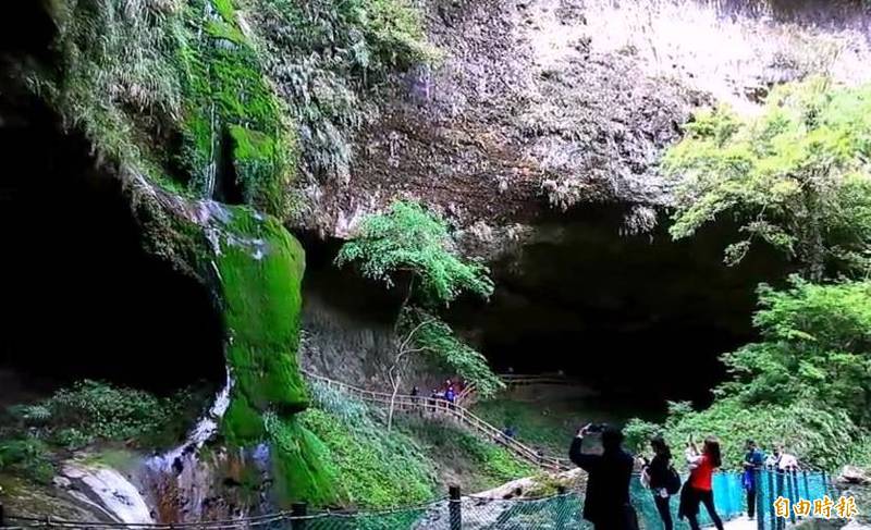 南投縣杉林溪森林生態渡假園區的松瀧岩瀑布，在乾旱期間水量大幅減少情形。（資料照，記者謝介裕攝）