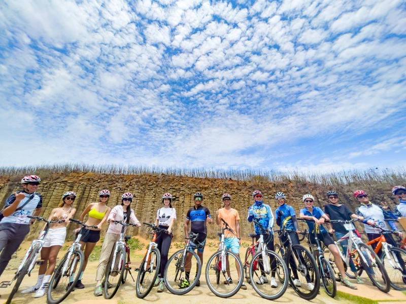 澎湖自行車遊結合地質美景，提供車友舒適旅遊環境。（澎管處提供）