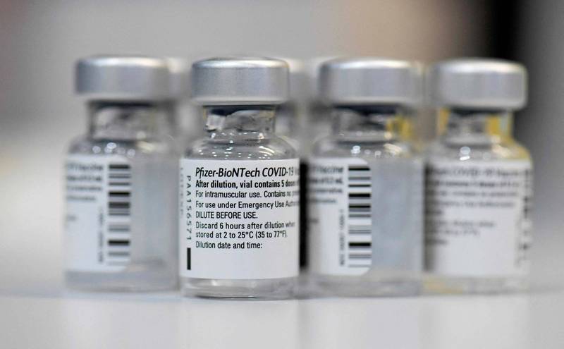輝瑞公司（Pfizer Inc.）與BioNTech日前已向美國食品暨藥物管理局（FDA）申請，核准其研發的武漢肺炎疫苗可全面施打。（法新社）