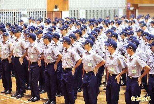 110年警察人員特考等3項考試增列需用名額123名，共需2415名。（示意圖）