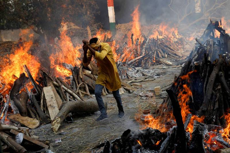 印度火葬场有死者衣物被偷走，被布商当全新品变卖。图为印度火葬示意图。（路透）(photo:LTN)