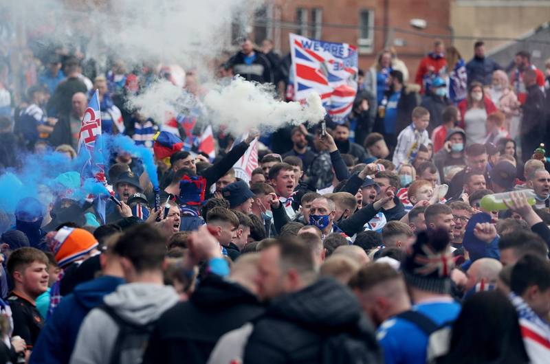 苏格兰大批支持者无视政府宣达的防疫政策，数百名球迷未配戴口罩聚众庆祝。（路透社）(photo:LTN)