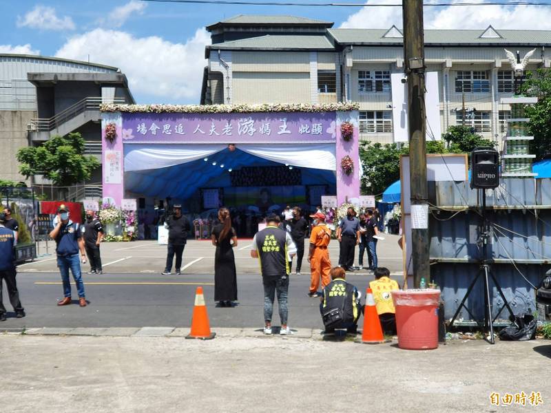 三峽地方士紳的母親過世，原先舉辦公祭經溝通改為家祭。（記者邱書昱攝）