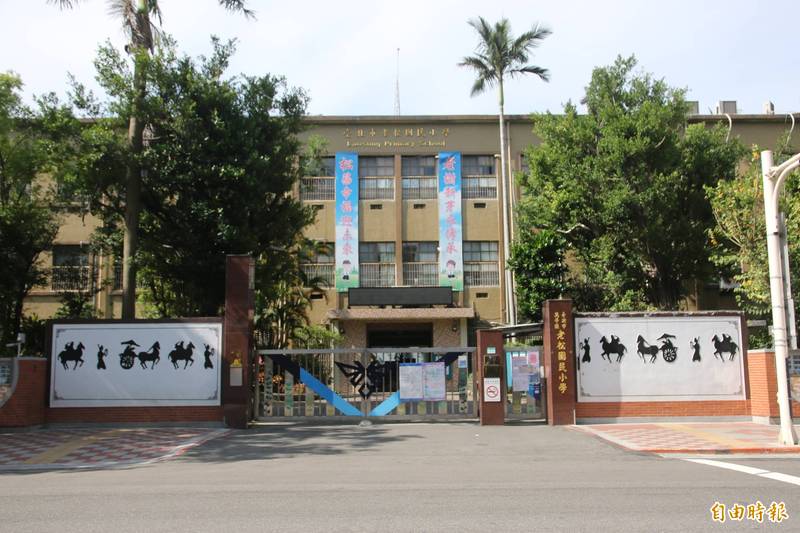 萬華區的老松國小今已停課，明起北市各級學校全面停課。（記者鄭名翔攝）