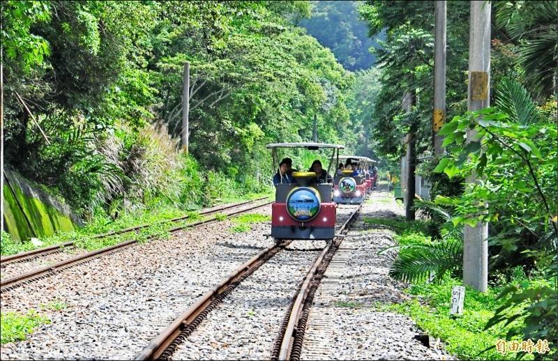 苗栗縣政府今宣布縣內舊山線鐵道自行車將於19日到28日暫停營業。（資料照）