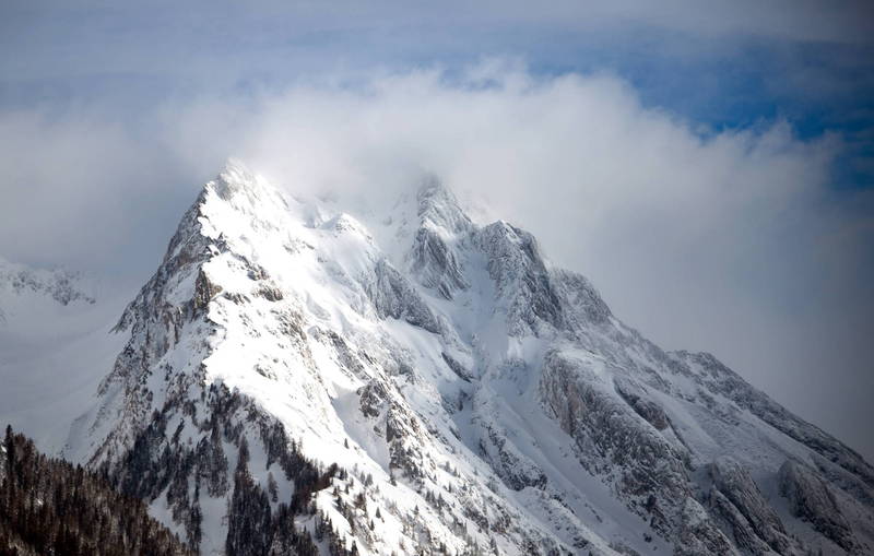 Melting glacier reveals World War I cave shelter and artifacts