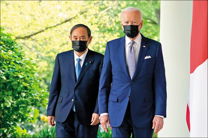 美國總統拜登和日本首相菅義偉在華府舉行的美日高峰會。（法新社）