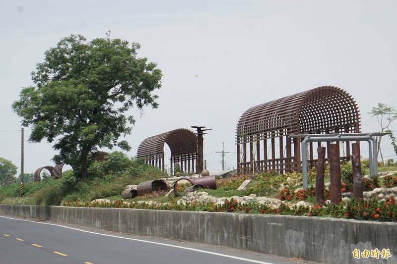 雲林縣配合防疫，公園、綠地附設設施即日至5/30暫時停用。（記者詹士弘攝）