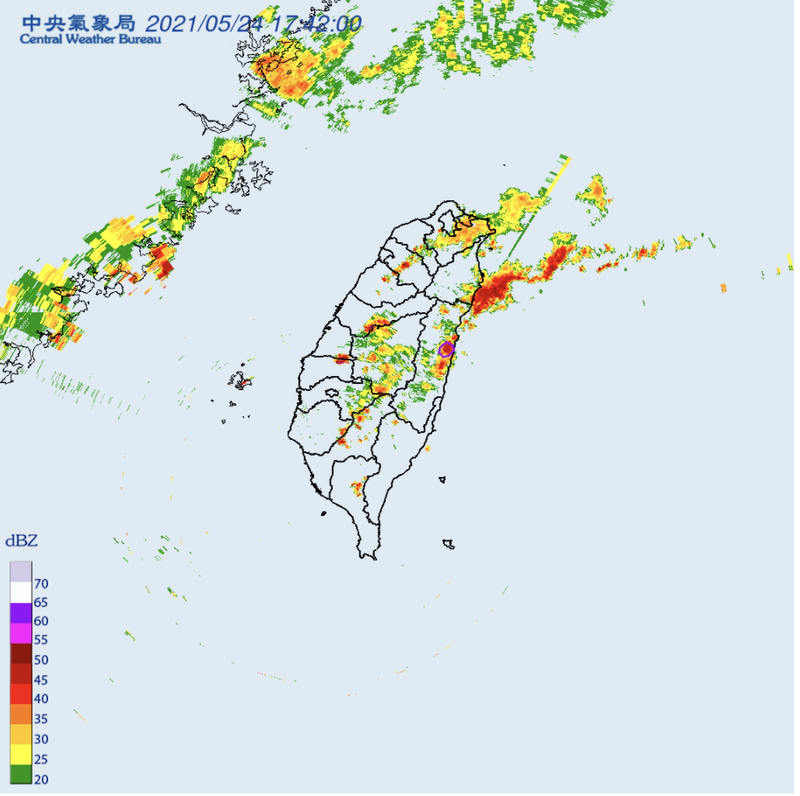 氣象局今晚對花蓮縣發布大雷雨即時訊息，持續時間至晚間7點15分止。（圖擷取自中央氣象局）