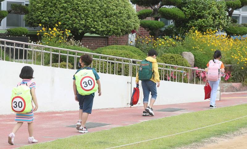 南韓光州西區1所小學傳出駭人霸凌事件，1名小3男童竟被小6學長打到臉部與顱骨骨折。示意圖。（歐新社）