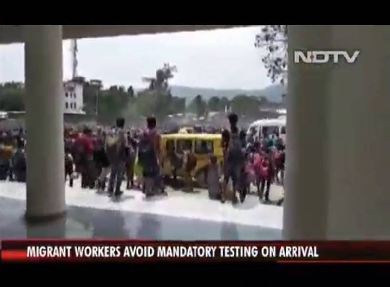 印度400多名乘客為了躲避武漢肺炎檢測強行出站。（圖取自NDTV）