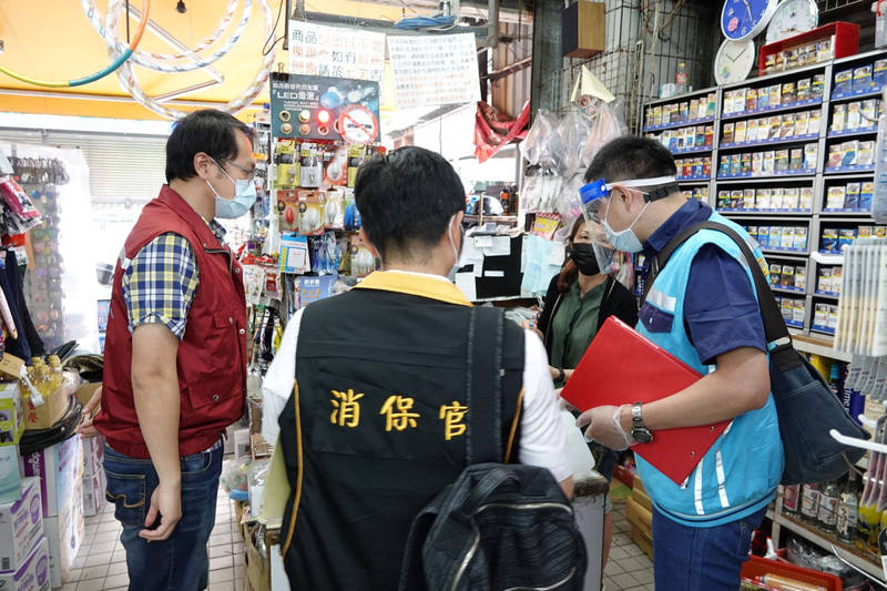 新北市民生物資物價平穩小組25日於板橋及樹林區查獲3起違規案件。（新北市政府農業局提供）