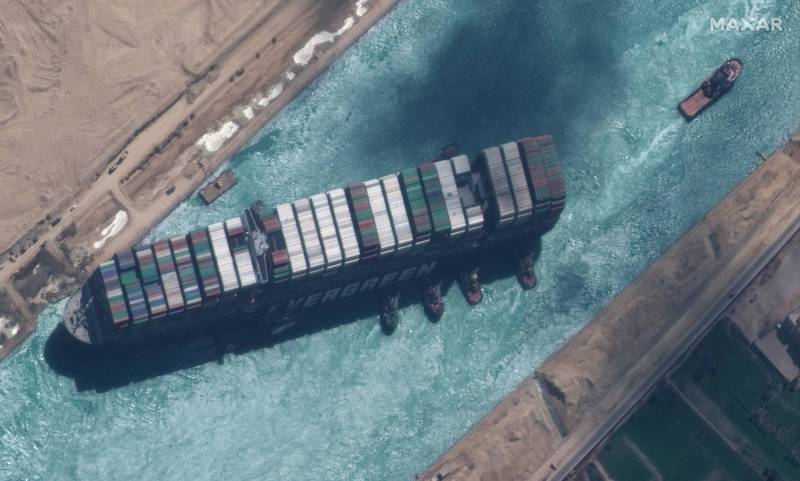 长荣海运超大型货柜轮「长赐轮（Ever Given）」3月23日堵住苏伊士运河，3月29日脱困。苏伊士运河管理局长雷比（Osama Rabie）26日宣布调查报告，事故责任全在于「长赐号」船长。（美联社）(photo:LTN)