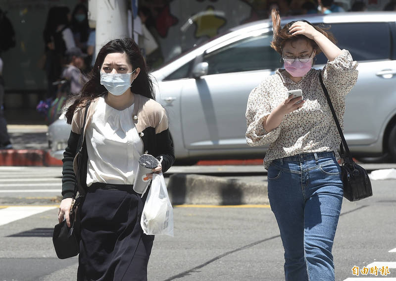 氣象局表示，今天各地大多為多雲到晴、高溫炎熱的天氣。（資料照）