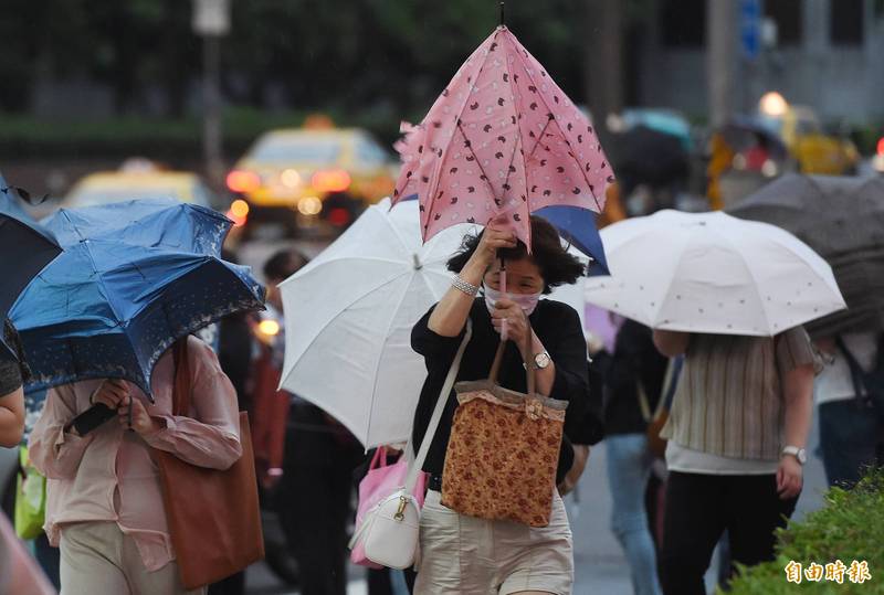 中央氣象局指出，今天（29）日鋒面接近，全台都有雨勢。（資料照）