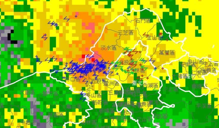 氣象專家賈新興在下午3點14分示警，提醒4縣市注意雷擊強陣風，另南投、雲林留意強降雨。（圖取自賈新興臉書）