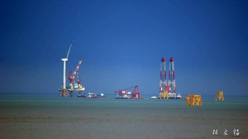 民眾黨立委蔡壁如爆料，中國在東莒島外海蓋離岸風力發電機。（擷取自蔡壁如臉書）