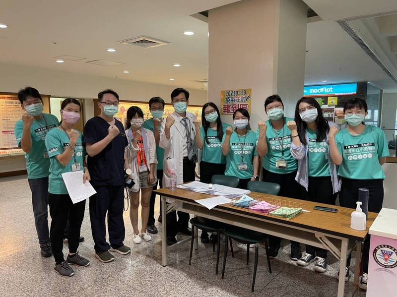 高雄小港醫院3天完成1千3百劑疫苗施打任務。（小港醫院提供）