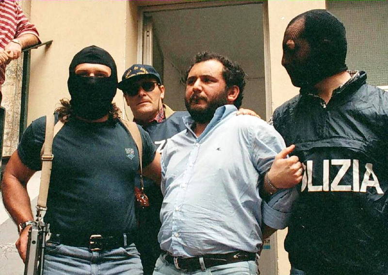 義大利西西里黑手黨頭目布魯斯卡（Giovanni Brusca），犯下了多起駭人聽聞的事件後，於監獄服刑25年後獲假釋4年，這使受害者親屬無法接受。（歐新社資料照）