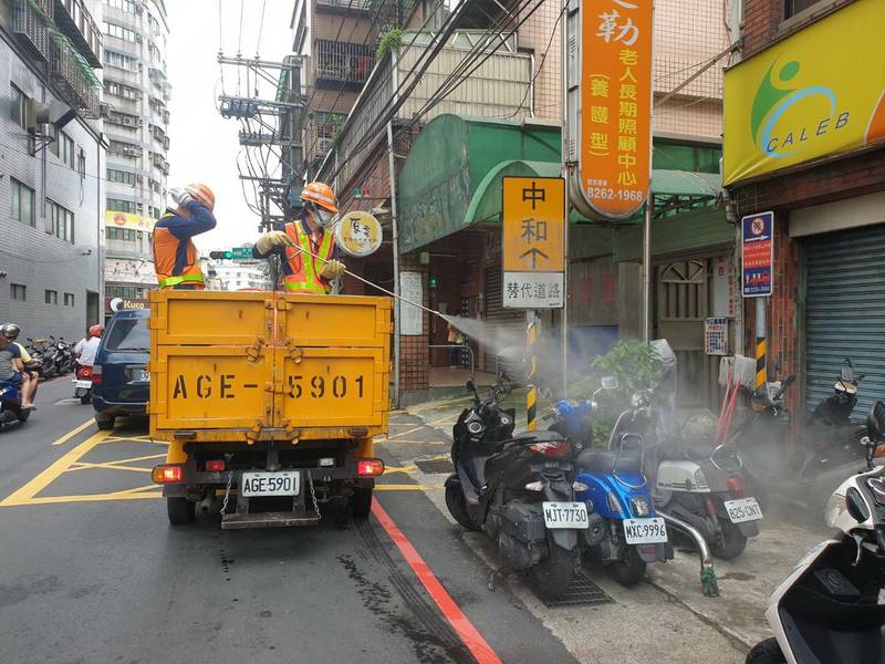 土城某長照機構群聚染疫里長 昨晚住民陸續被載走 生活 自由時報電子報