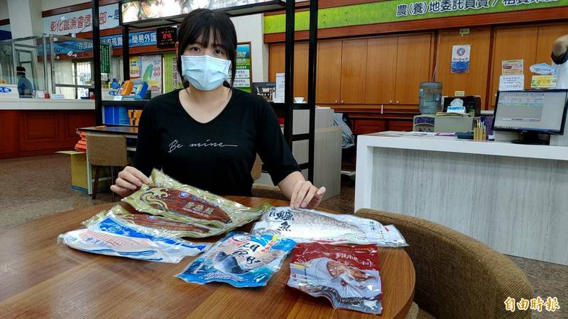 彰化區漁會推出「防疫自煮包」，搶攻網購市場。（記者劉曉欣攝）