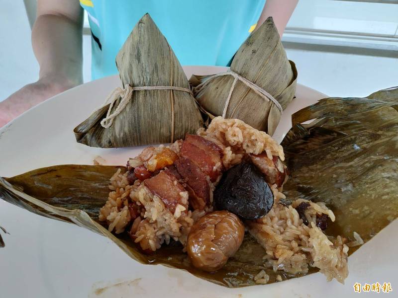 彰化縣福興鄉農會打出「爌肉粽」名號，今年防疫賣到強強滾。（資料照，記者劉曉欣攝）