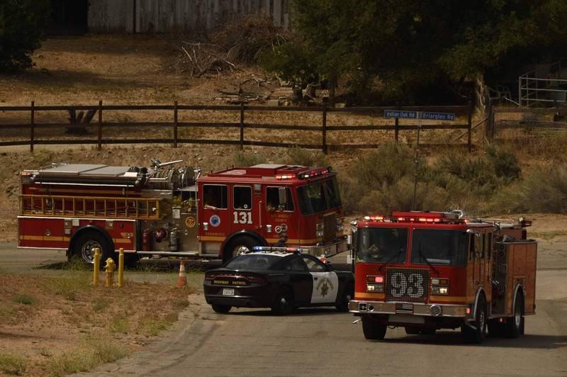 美国加州一名消防员昨天向同僚开枪，接着返回住家纵火，警消赶往处理。（法新社）(photo:LTN)