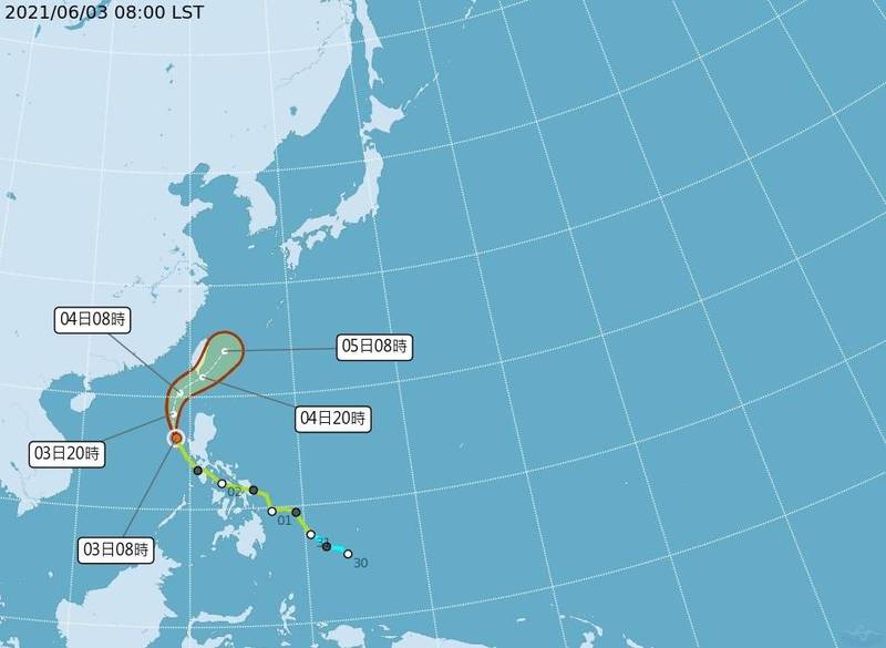 彩雲颱風明天距離台灣最近，氣象局不排除今天下午發布海警。（記者蕭玗欣翻攝）