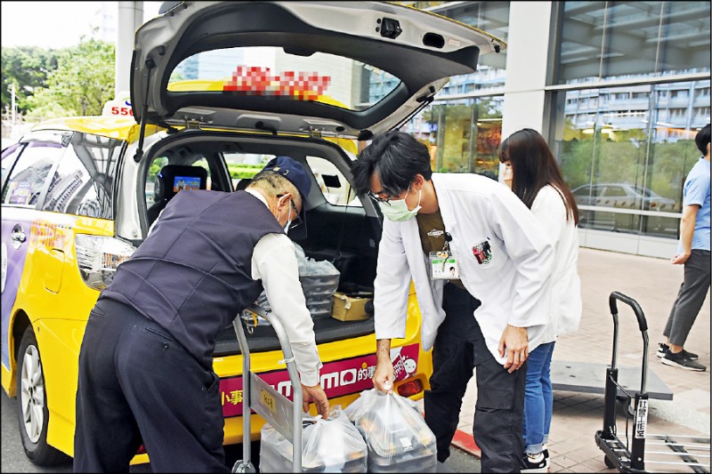 武肺疫情生計危機系列2 跑6小時僅賺百元運將盼投入外送 生活 自由時報電子報