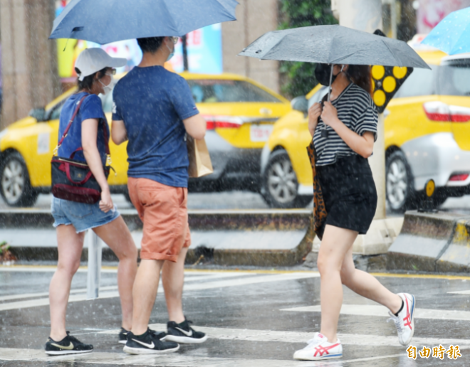 中央氣象局指出，今天（9日）台灣天氣不穩定，各地為多雲天氣，但有午後雷陣雨的機率。（資料照）