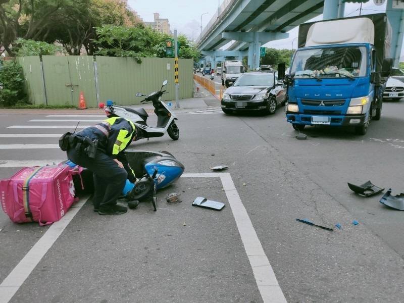 苗栗縣警察局統計，全國三級警戒後，外出民眾減少，車禍也減，但外送員車禍增。（資料照）