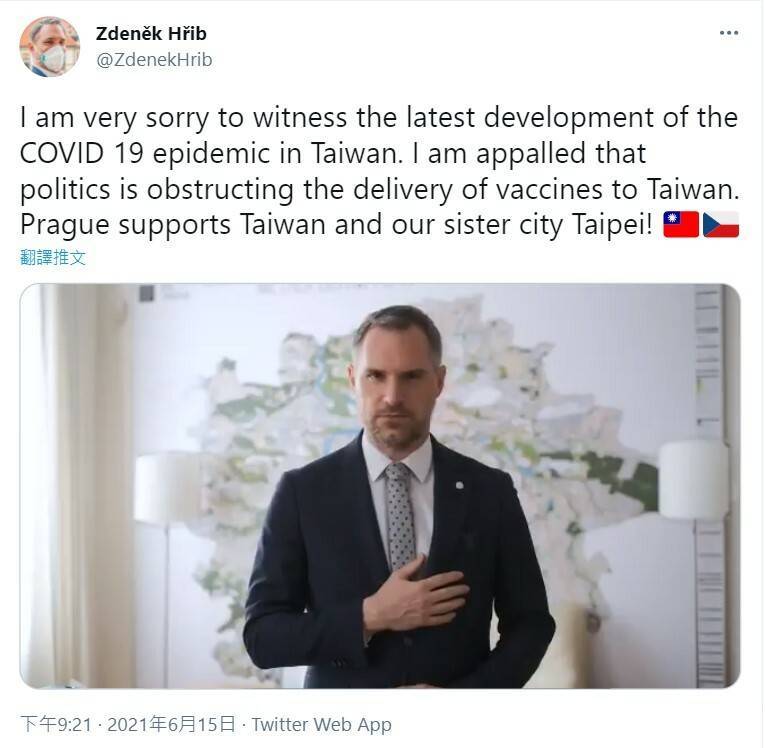捷克布拉格市長賀吉普（見圖）今發表影片表示，他已敦促捷克政府協調幫助台灣獲取疫苗，「貴國在我們困難之時伸出援手，我想讓你們知道我們也支持你們，所以要堅強，布拉格與你們同在」。（翻攝自推特）