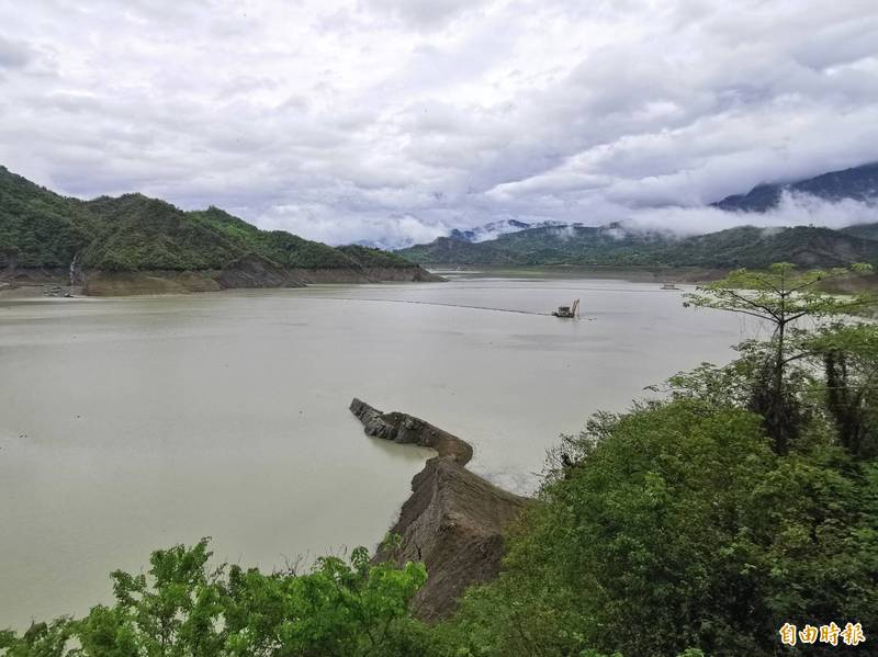 曾文水庫雖有降雨「進帳」，但比起去年同期，蓄水量仍少9000萬公噸。（記者吳俊鋒攝）