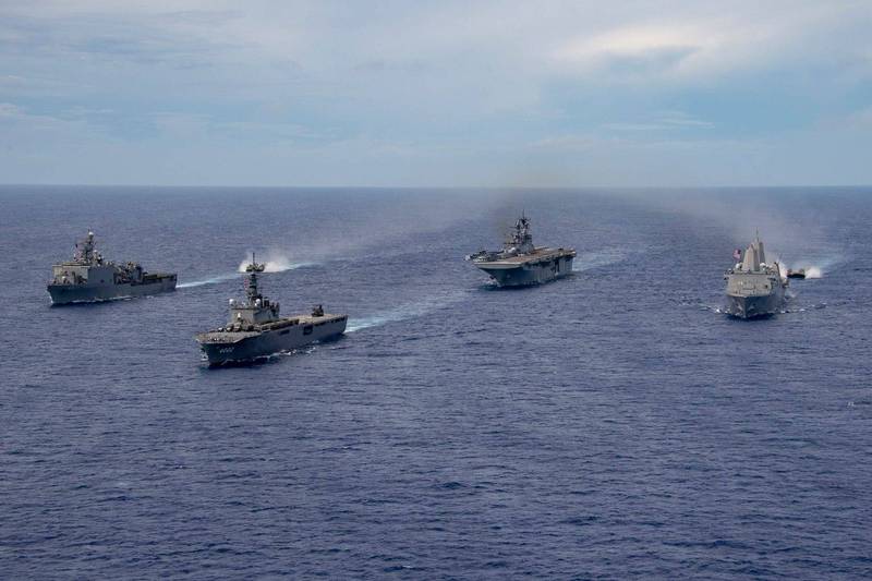 軍情動態》日美軍艦在沖繩東方集結演練 強化兩棲聯合作戰能力 - 國際 - Vimarsana News