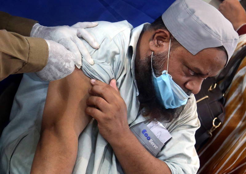 巴基斯坦政府制定了到今年年底为4500万至6500万人接种疫苗的目标，但目前仅约有1100万人施打疫苗。（欧新社）(photo:LTN)