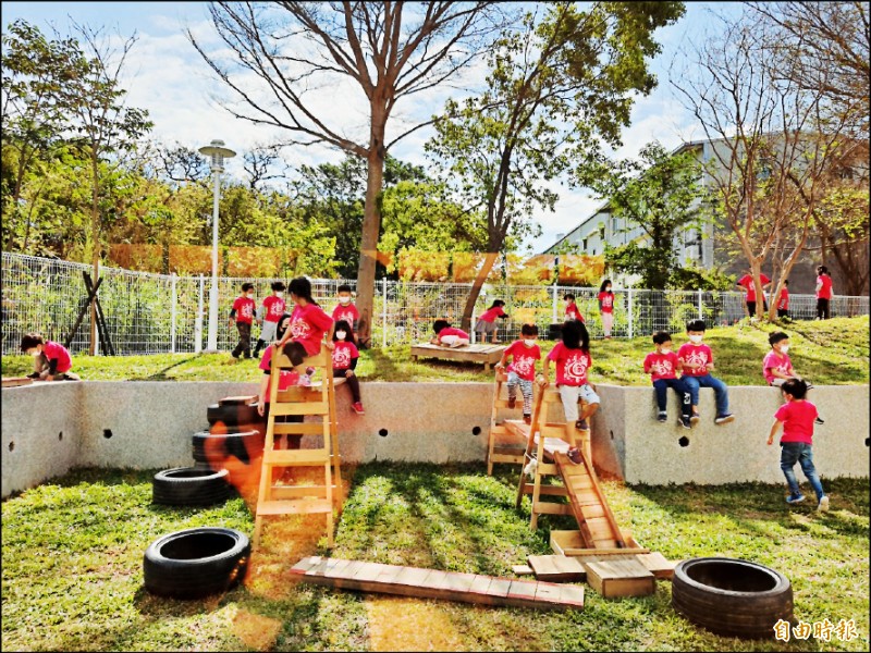 市府推動新校園運動，提供具美學、安全的學習環境。圖為高峰非營利幼兒園。（記者洪美秀攝）