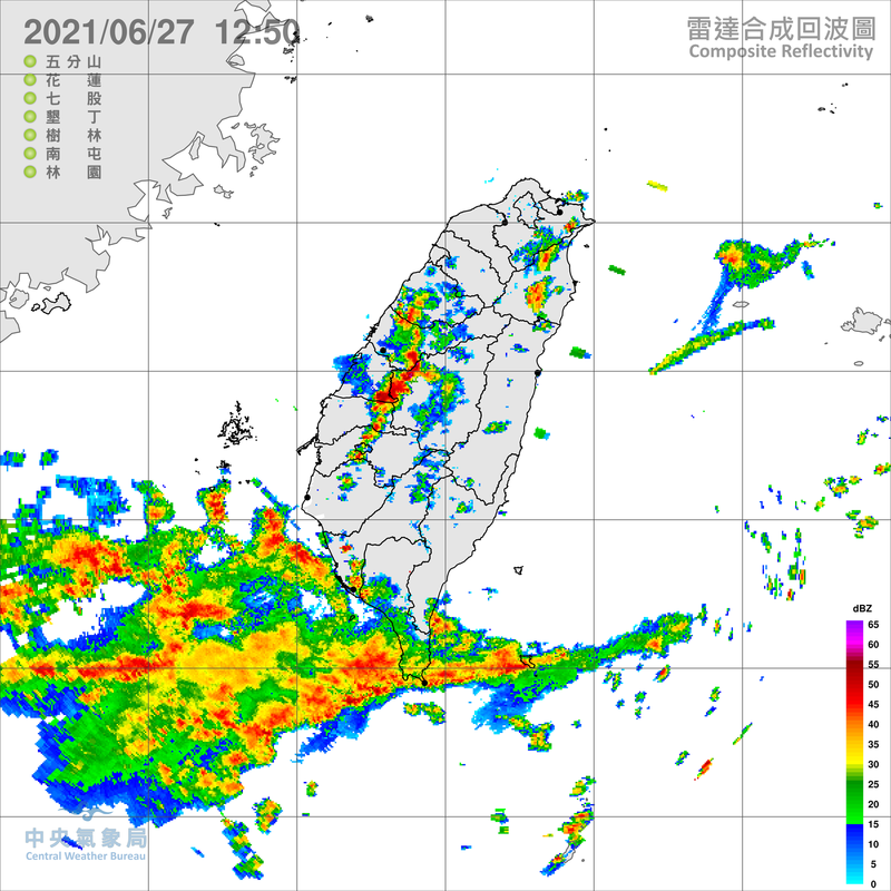 目前西南外海仍有一大片回波，氣象達人彭啟明提醒，西半部仍要注意下午到晚上的雨勢。（圖擷自中央氣象局）