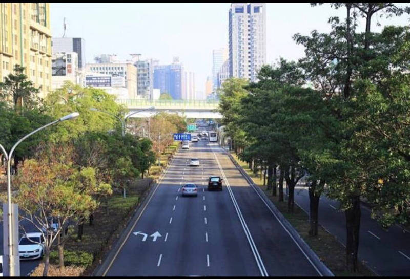 疫情期間車少速度快，傷亡車禍也遽增。（記者許國楨翻攝）