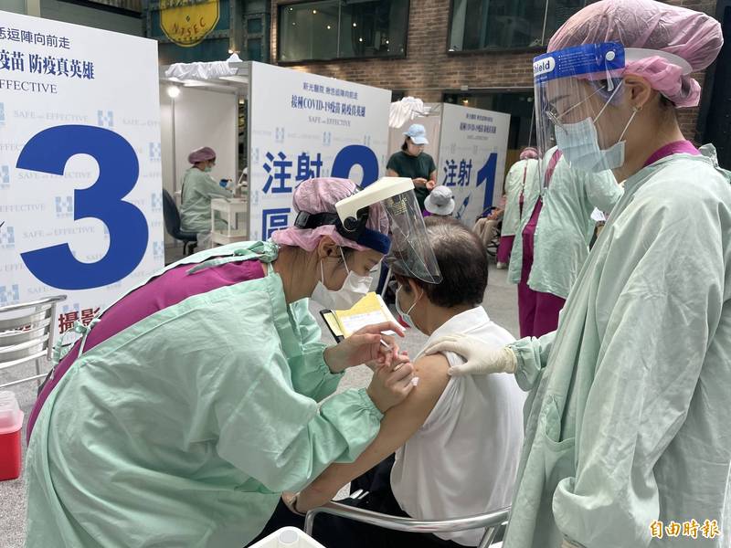 2小時逾5萬人登記！北市長者搶上網預約施打莫德納 - 生活 - Vimarsana News