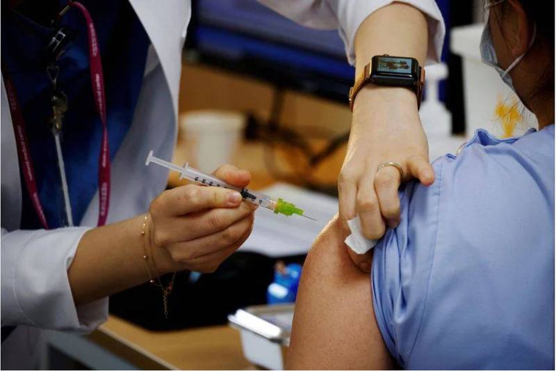 網傳高血壓者、孕婦等不應接種疫苗，查核中心指出是錯誤的。示意圖。（路透）