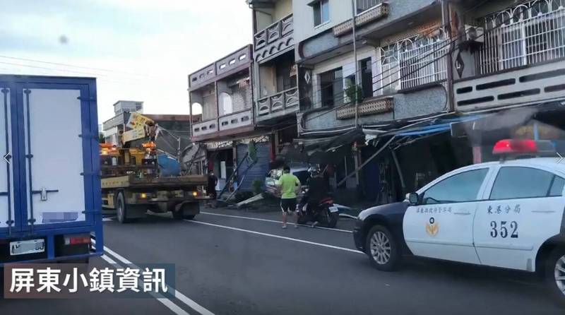 台27線屏東新園鄉發生嚴重車禍。（小鎮資訊網站提供）