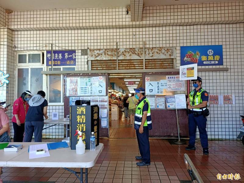 桃園竹圍漁港湧現出遊潮 警方加強取締違停呼籲「快買快走」 - 生活 - Vimarsana News