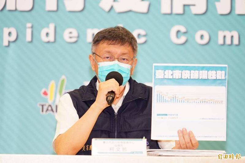 台北市長柯文哲因環南市場昨爆出武漢肺炎群聚確診說出：「跟教科書寫的不一樣」，讓醫療粉專痛批：「內行人卻故意說外行話」。